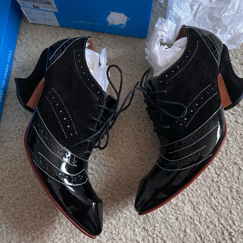 BNIB Fluevog Classy Nora